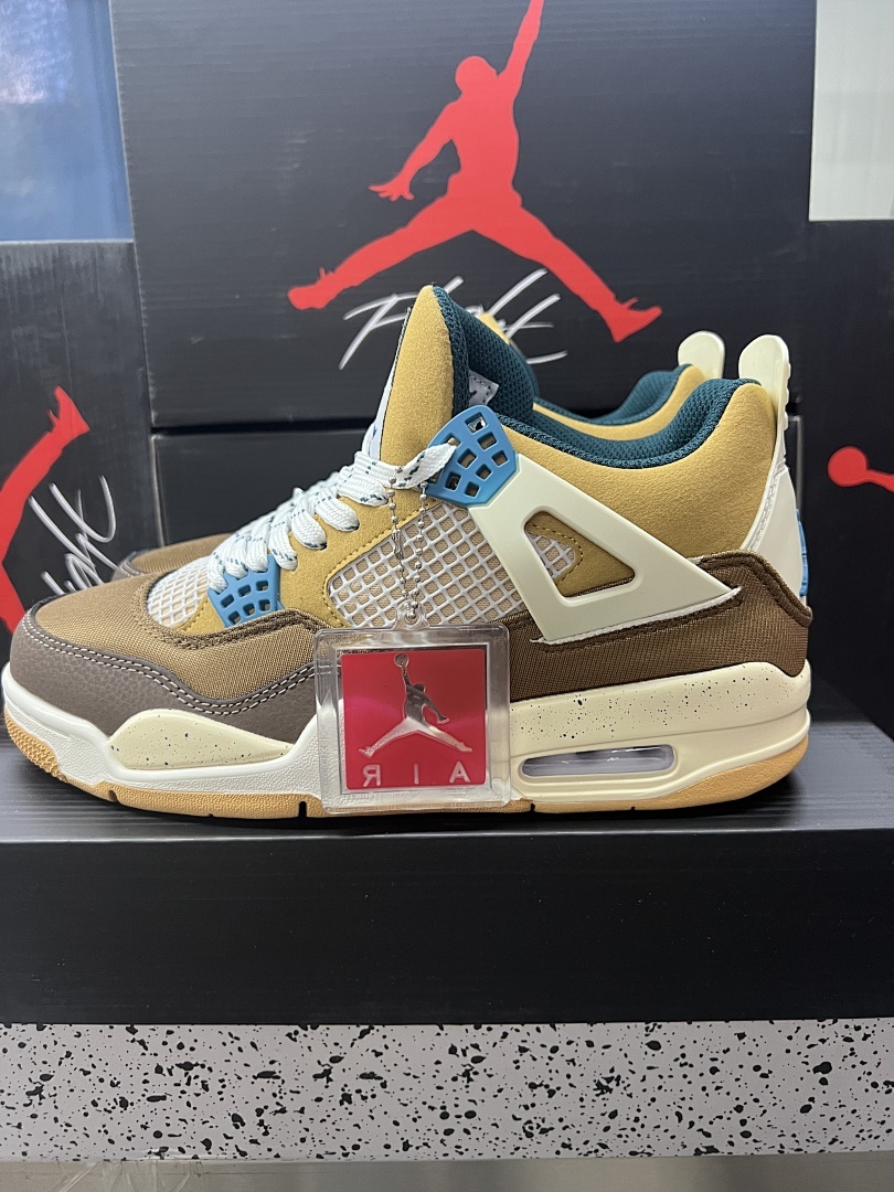 Air Jordan 4 'Marrón Blanco'