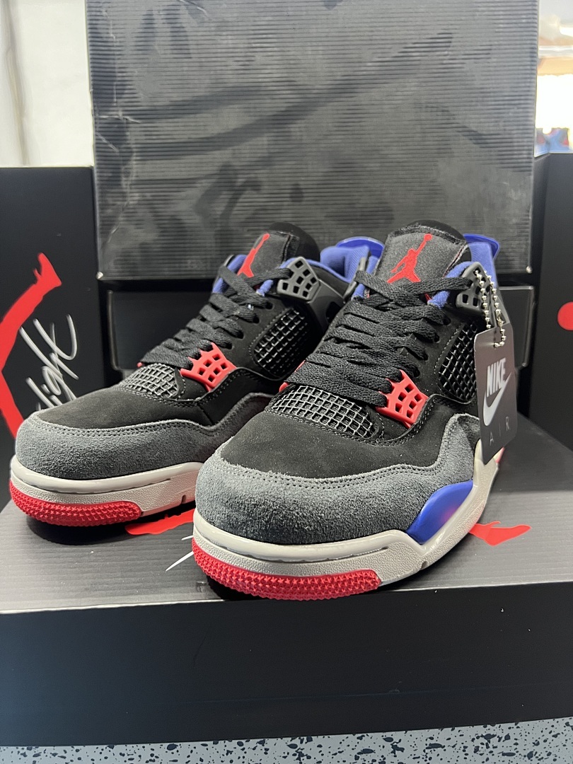 Air Jordan 4 'Negro Shaggy'